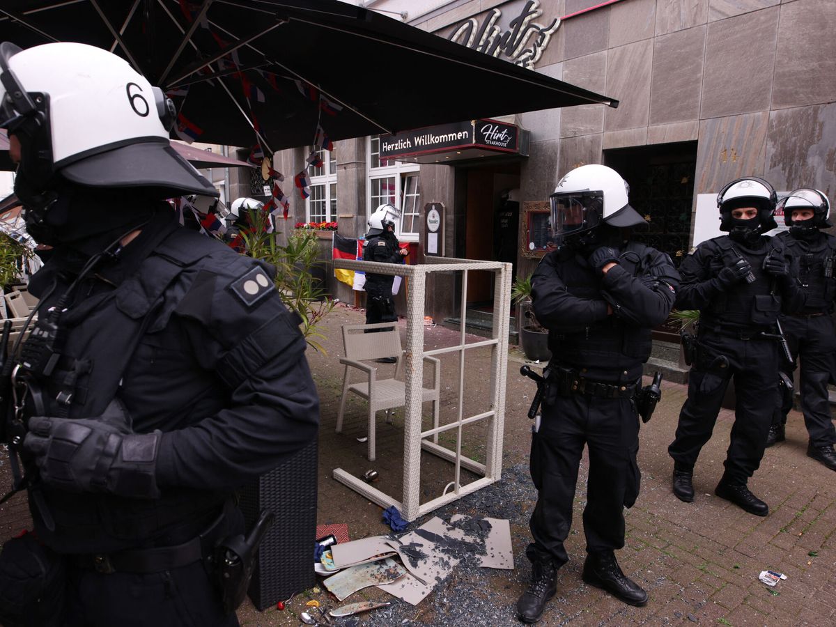 Foto: La policía alemana tuvo que intervenir. (Reuters/Thilo Schmuelgen)