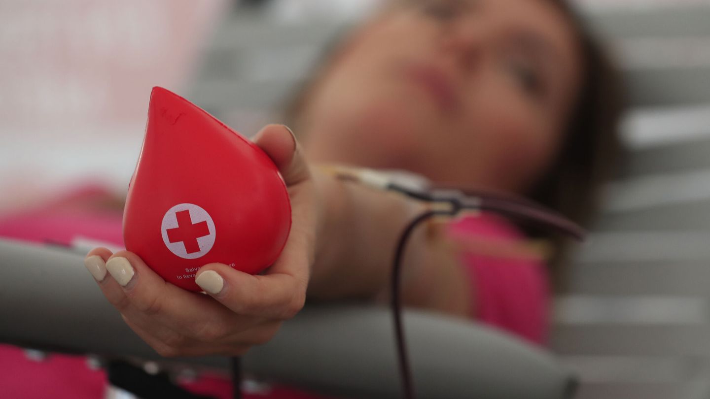 Donante de sangre de la Cruz Roja. (EFE/Mario Guzmán)
