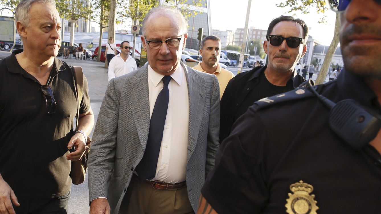 Foto: Rodrigo Rato, en su declaración ante el juez por contratar a su excuñado en Bankia.  (EFE/Fernando Alvarado)