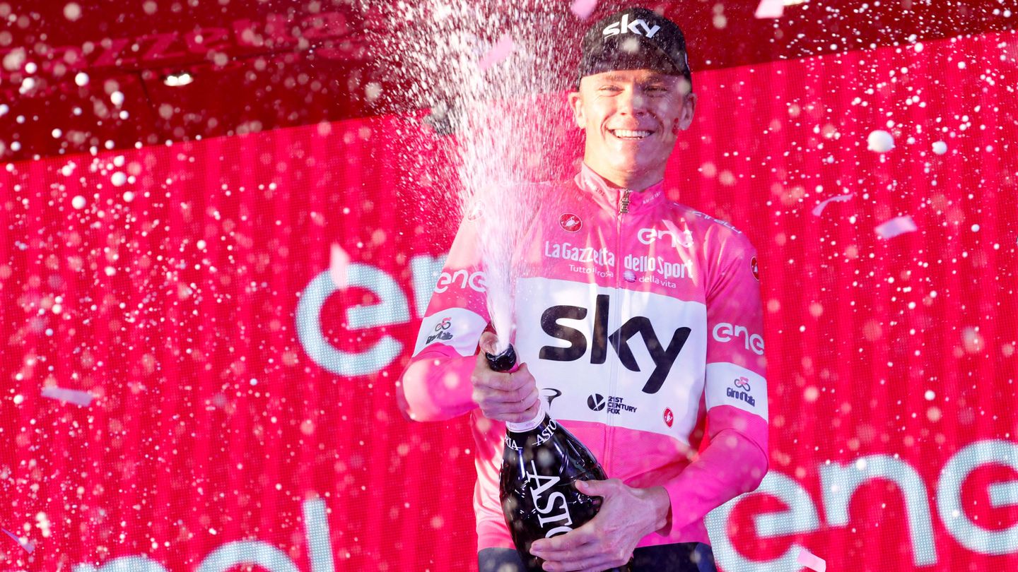 Chris Froome celebra su triunfo en el Giro del 2018, su última grande antes de la lesión. (EFE)