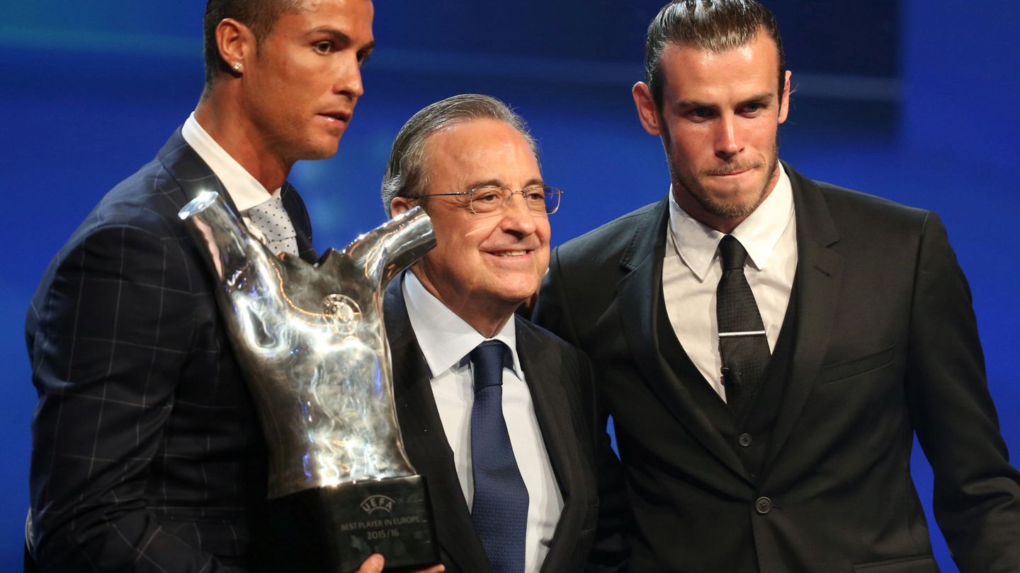Florentino Pérez, entre Cristiano y Bale, en la gala de los premios The Best de la UEFA en 2016. (Reuters)