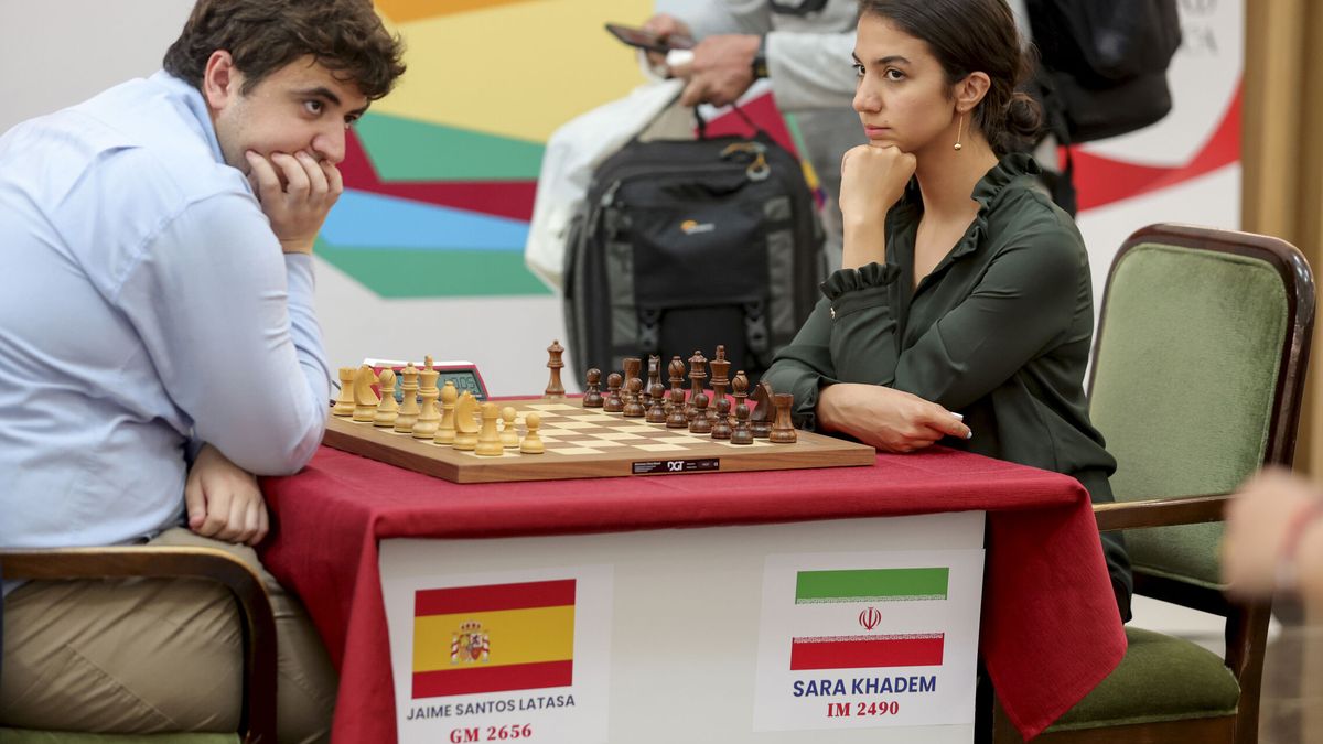 España concede la nacionalidad a la ajedrecista iraní Sara Khadem, que se negó a jugar con velo