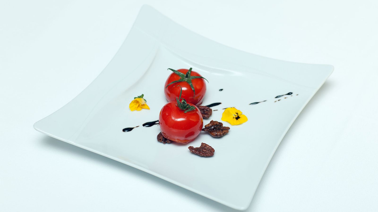 Foto: Tomates glaseados rellenos de crujiente de champiñones