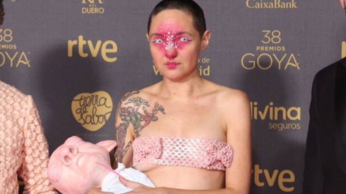 El maquillaje de los premios Goya del que todo el mundo habla es este de Carla Pereira: con perlas y un muñeco duende