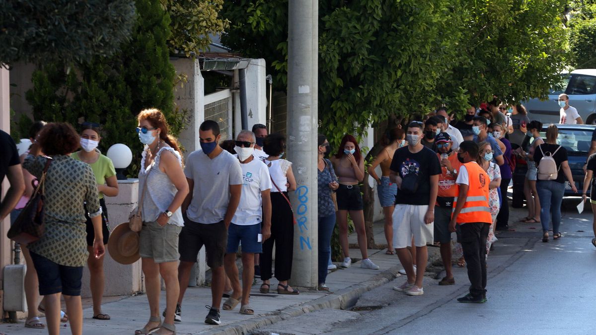 Grecia veta restaurantes y centros de ocio a personas no vacunadas