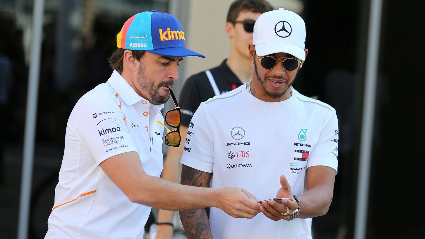 Alonso y Hamilton este jueves en Abu Dabi. (Reuters)