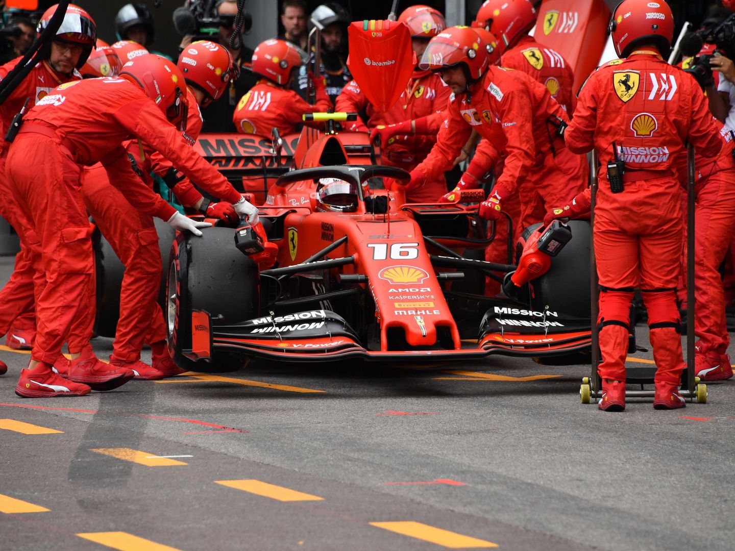 Un error de Ferrari dejó a Charles Leclerc sin opciones en la clasificación de Mónaco. (EFE)