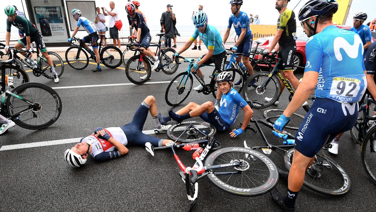 Medio pelotón se cae en la primera etapa del Tour: "Hoy no ha sido muy azul la Costa Azul"
