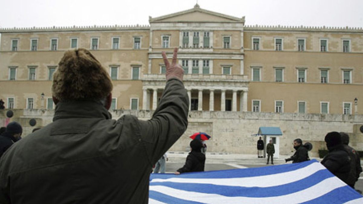 Fitch rebaja la nota de Grecia a 'riesgo de impago' ante el peligro de que salga de la eurozona