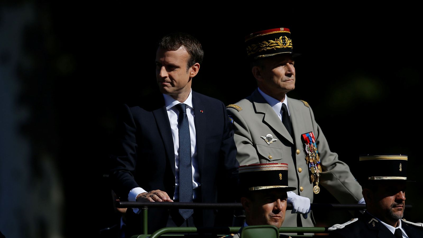 Emmanuel Macron (izq.) y el general De Villiers en 2017. (EFE)