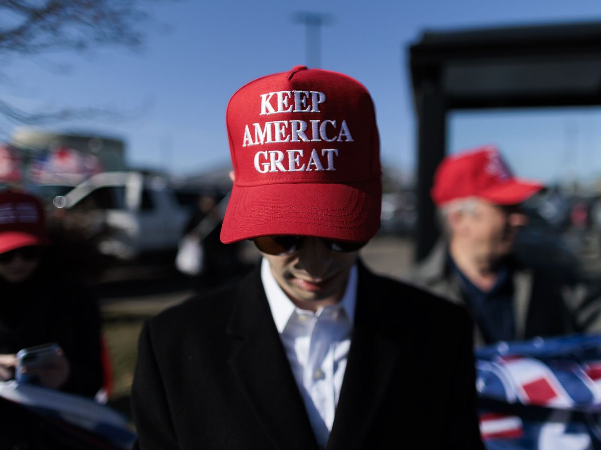 Foto: Partidarios de Trump, fuera del evento de Ron DeSantis en Nueva York. (EFE/Justin Lane)