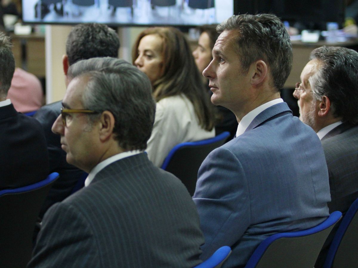 Foto: Diego Torres e Iñaki Urdangarin, en el juicio por el caso Nóos. (EFE/J. Grapelli)