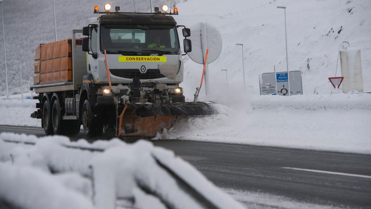 El frío azota a España: 60 vías cortadas por nieve y hielo y termómetros a -8ºC