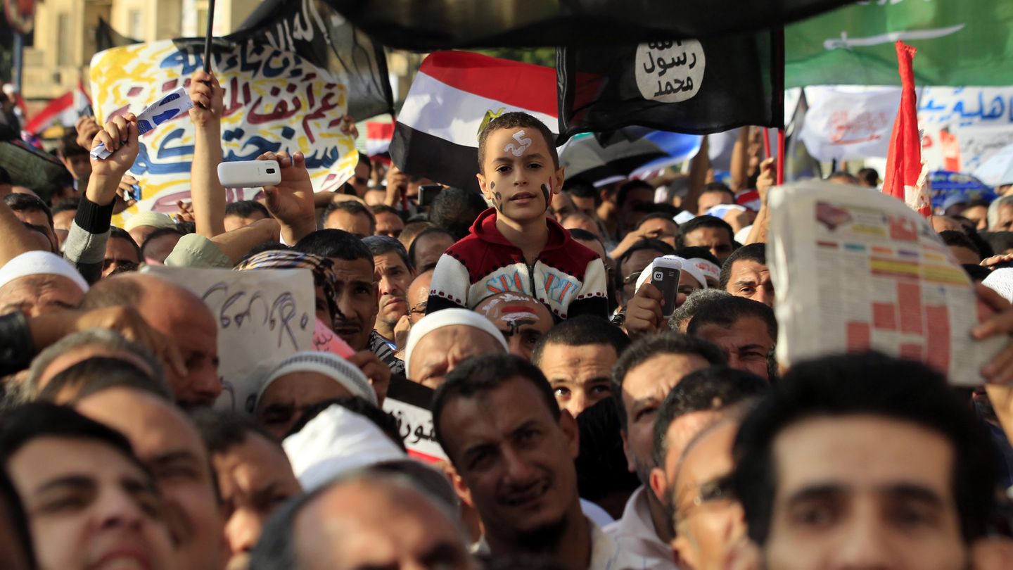 Salafistas piden la consolidación de la 'Sharia' en una marcha en El Cairo (Reuters).