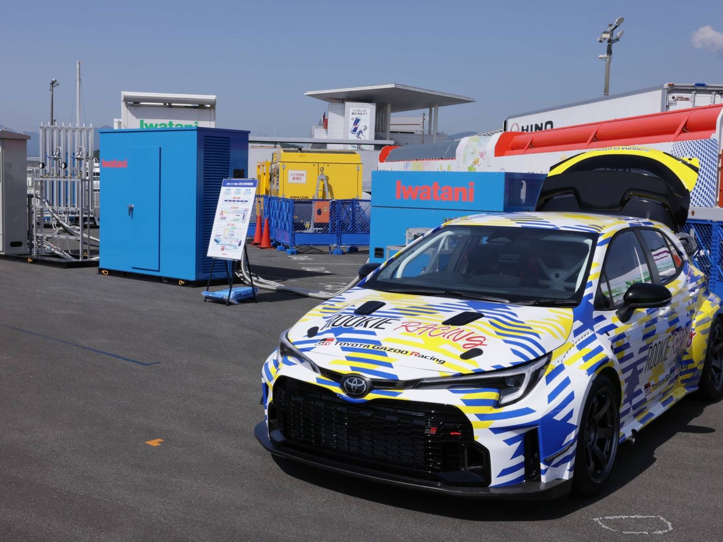 Toyota participa en carreras de circuito con un Corolla animado por un motor de combustión de hidrógeno.