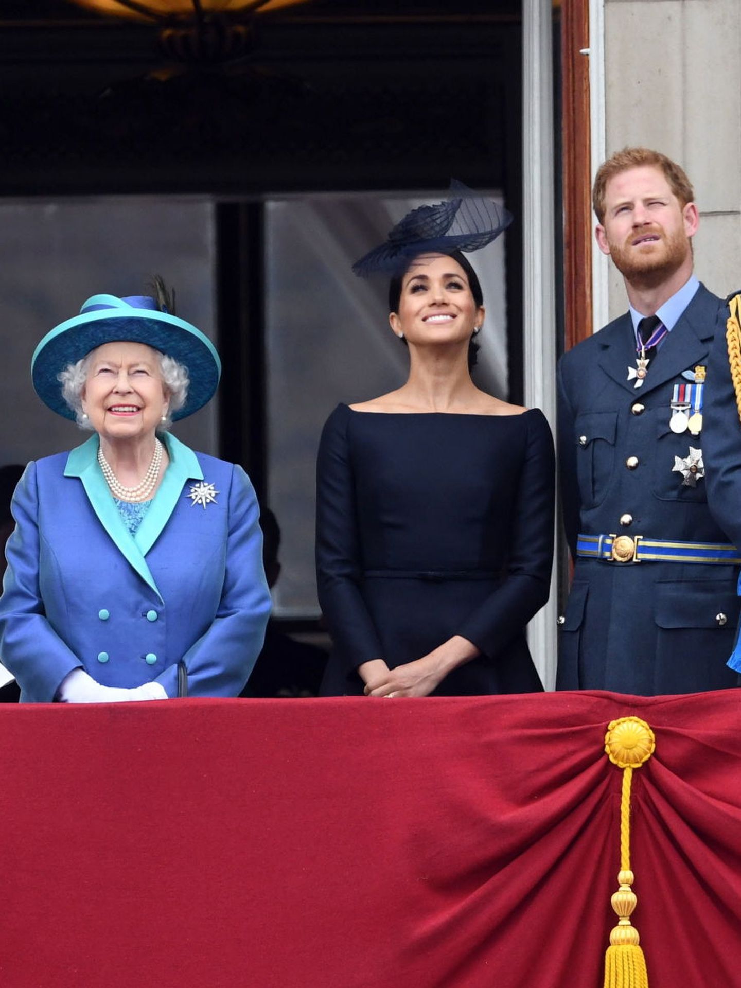 Los duques de Sussex, junto a la reina Isabel en 2018. (EFE)