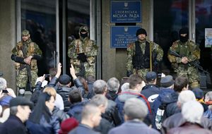 Los rebeldes prorrusos avanzan ante el titubeo de Kiev