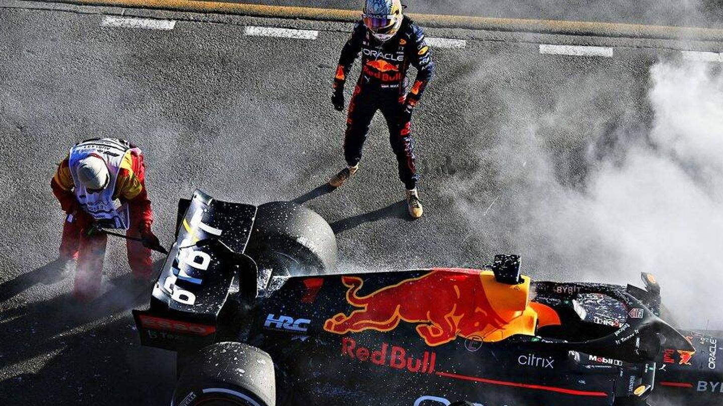 Ni sin abandonar tuvo respuesta Max Verstappen sobre Charles Leclerc (Formula 1)