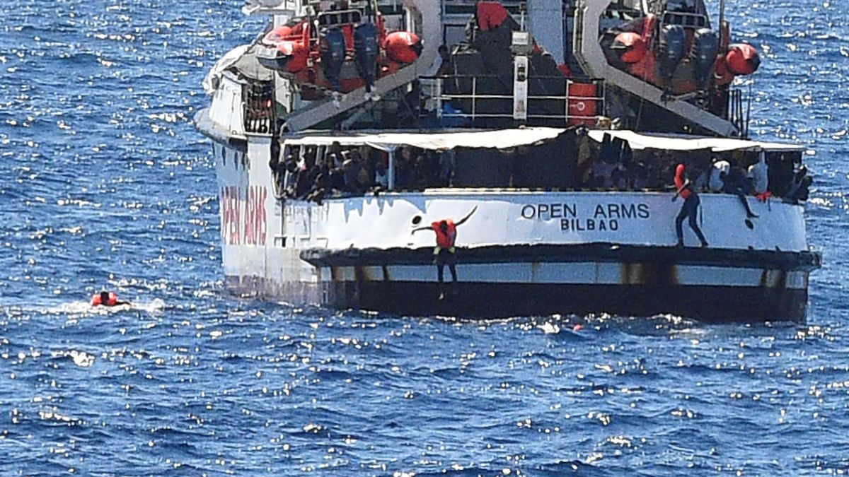 El Open Arms ante Lampedusa