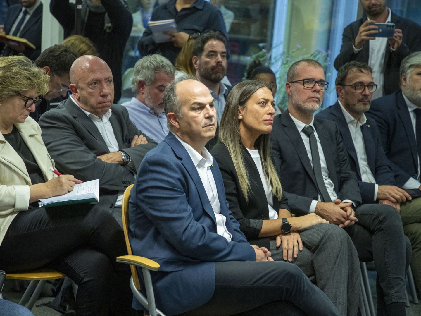 El secretario general de Junts, Jordi Turull, y la diputada Miriam Nogueras en una rueda de prensa del expresidente Puigdemont para explicar el acuerdo de investidura. (Europa Press)