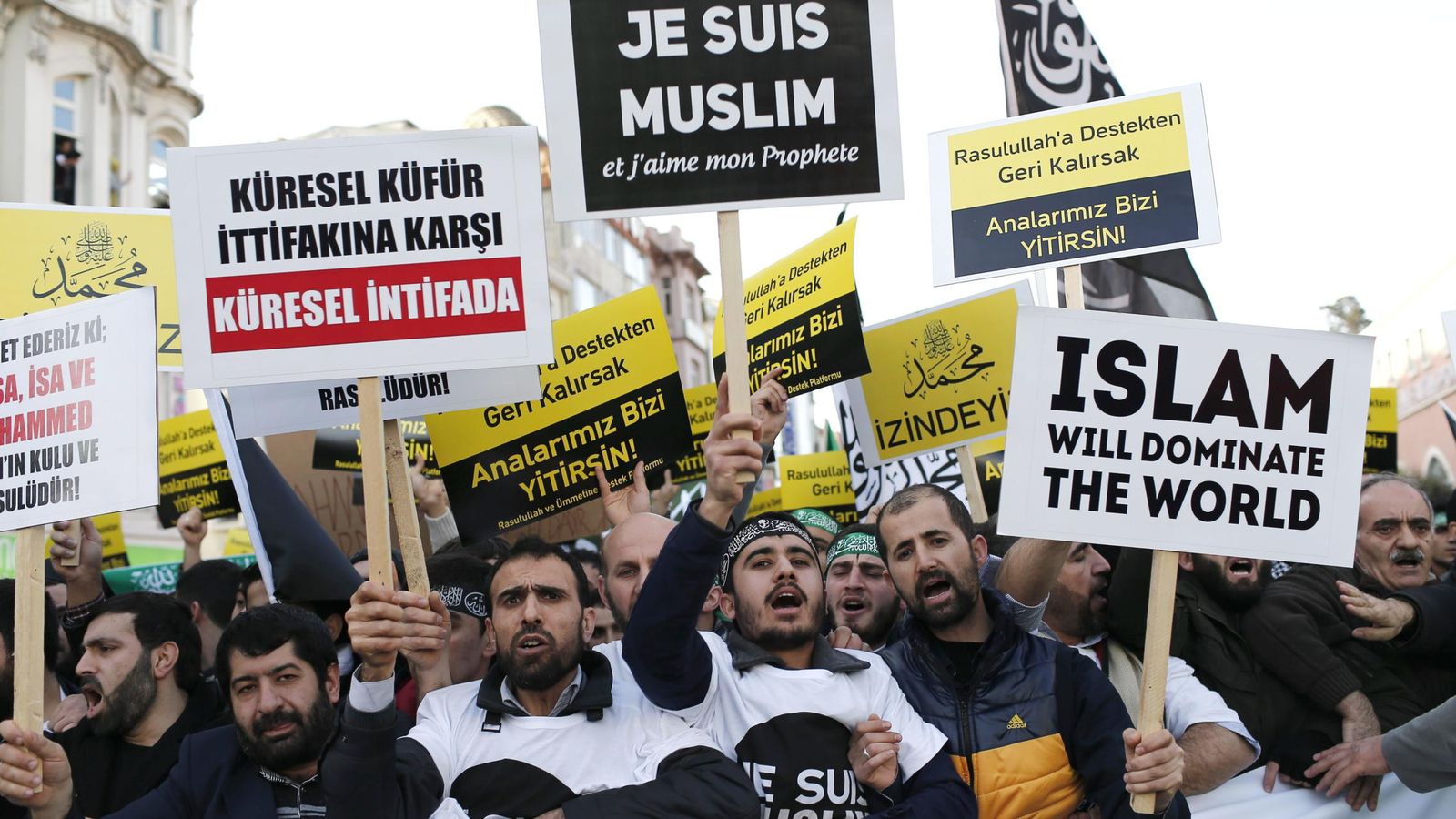 Foto: Islamistas turcos, en una manifestación días después del atentado contra la publicación satírica francesa. 