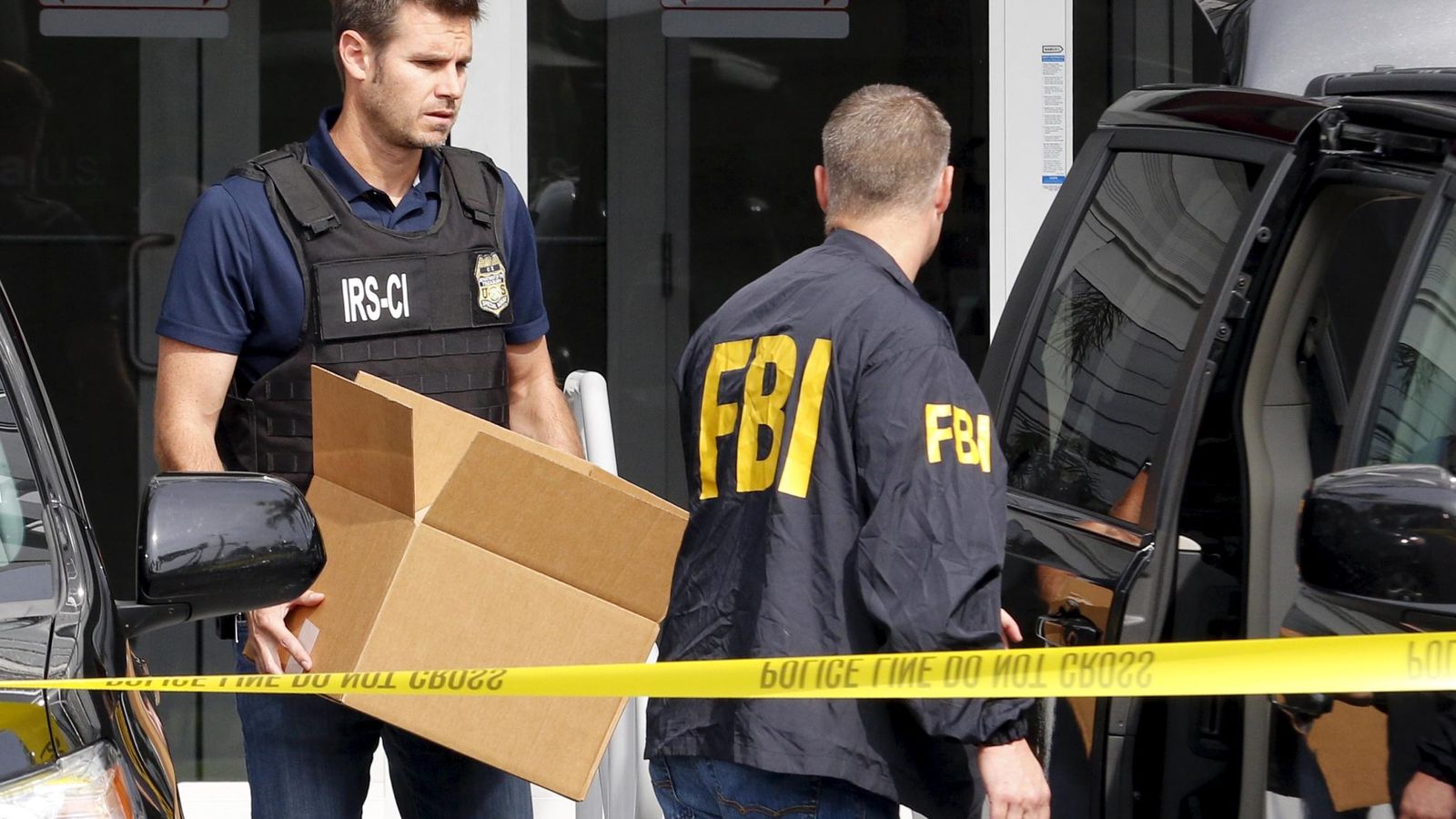 Foto: Fotografía de archivo de un agente del FBI durante una investigación. (Reuters)