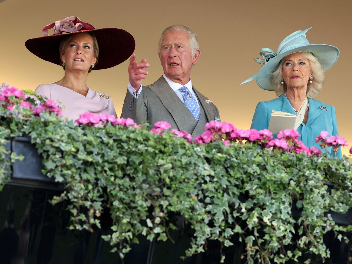Foto: Sophie de Wessex, con Carlos III y Camila. (Reuters/Phil Noble)