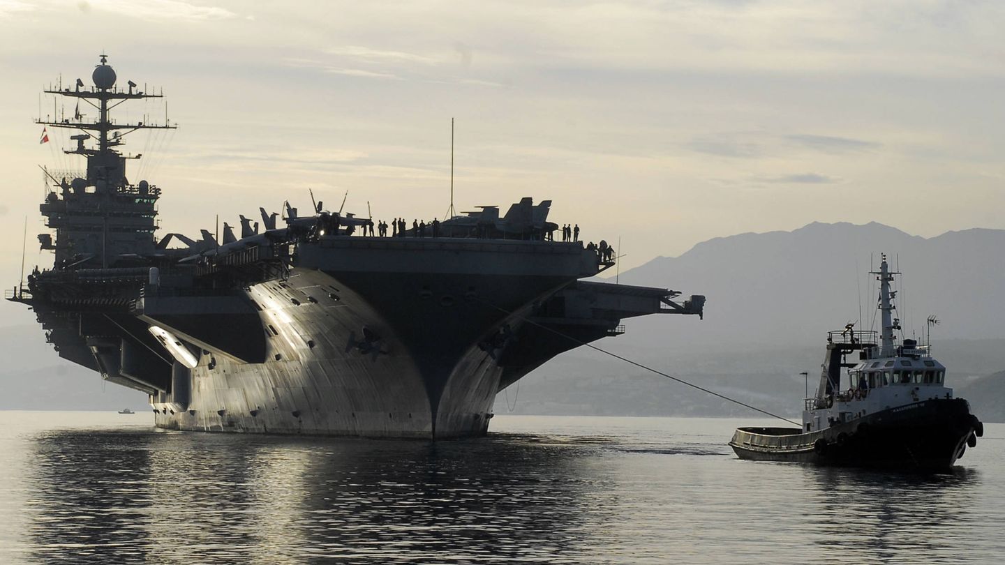 El portaaviones USS Harry S. Truman en la bahía de Souda, en Creta, en diciembre de 2010. (Reuters)