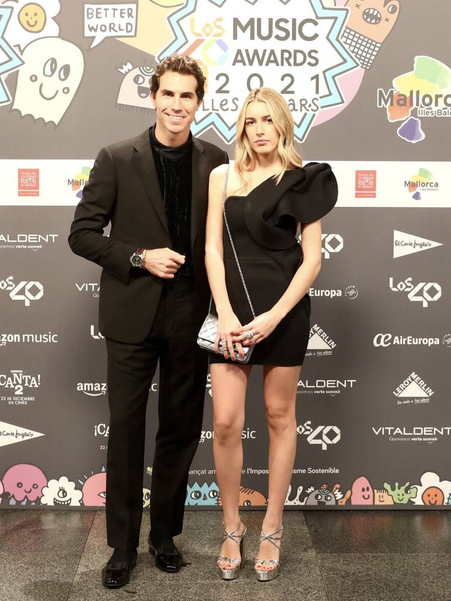 Daniela Figo y Beltrán Lozano en la alfombra roja de LOS40 Music Awards 2021. (Cortesía SERComunicación)