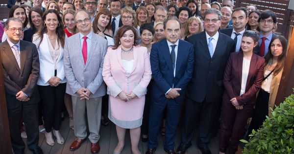 Foto: Foto de familia de todos los candidatos a las elecciones del Ilustre Colegio de Abogados de Barcelona. (ICAB)