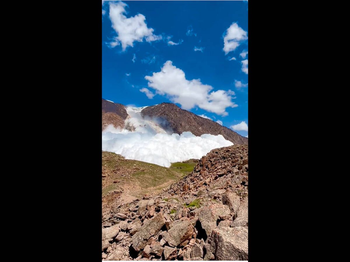 Foto: La avalancha grabada en vídeo en Kirguistán (Instagram/harryshimmin)