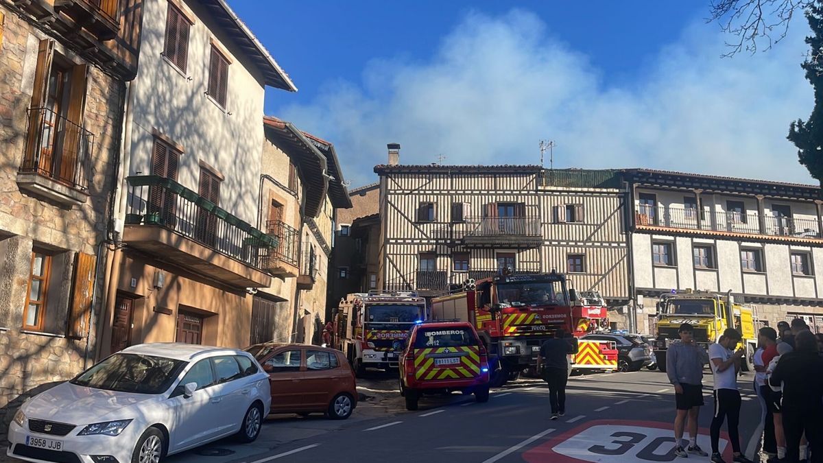Un incendio afecta a varias viviendas de La Alberca (Salamanca)