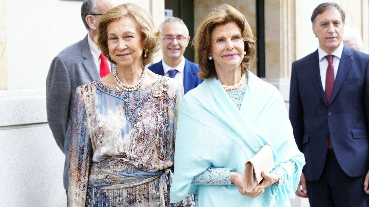 Doña Sofía y la reina Silvia de Suecia se van de concierto: del vestido Valentino al bolso Loewe