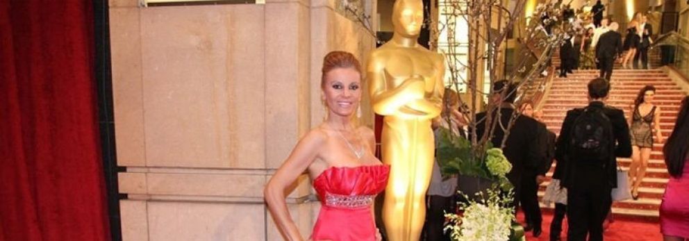 Foto: Sonia Monroy, tiroteada por Tarantino en la alfombra roja de los Oscar