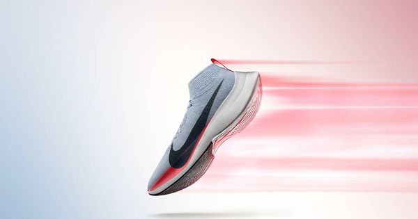 Mutuo presión Dramaturgo Nike quiere bajar de dos horas en el maratón con estas zapatillas pero ¿es  reglamentario?