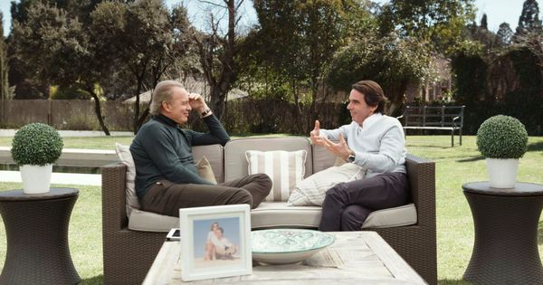 Foto: Fotografía facilitada por Telecinco que muestra al expresidente del Gobierno José María Aznar y a Bertín Osborne. (EFE)