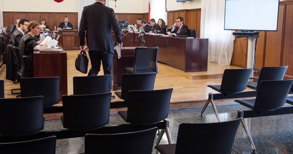 Foto: Guardias civiles de la UCO declaran en el juicio por la pieza poítica  del caso ERE. (EFE)