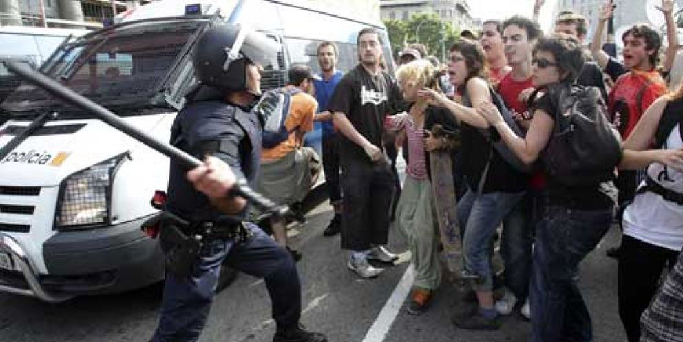 Foto: Puig culpa a los indignados de las cargas policiales en Barcelona