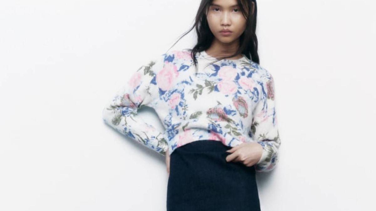 Descubre el jersey de las novedades de Zara que arrasa: de punto y con flores