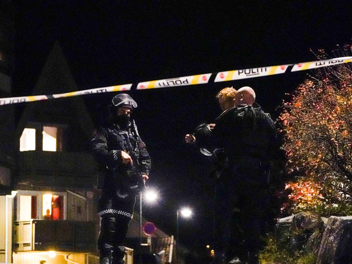 Foto: Varios muertos y heridos tras el ataque de un hombre con arco y flechas en Noruega. (EFE)