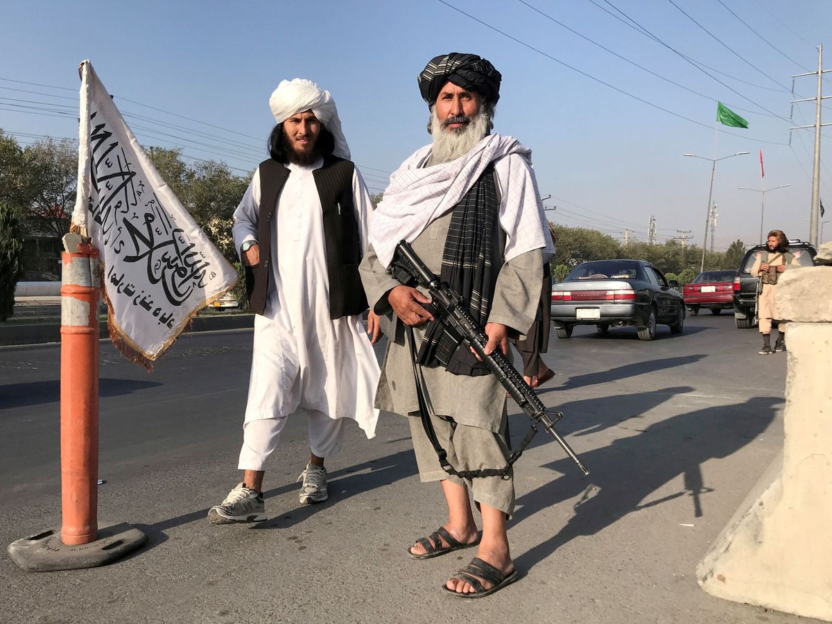 Foto: Talibanes por las calles de Kabul (Afganistán). (Reuters)