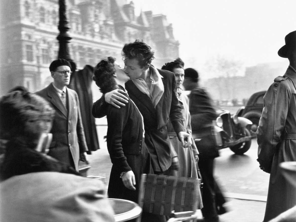 Foto: 'El beso frente al Hôtel de ville', Robert Doisneau. (1950) (Atelier Robert Doisneau, 2016)