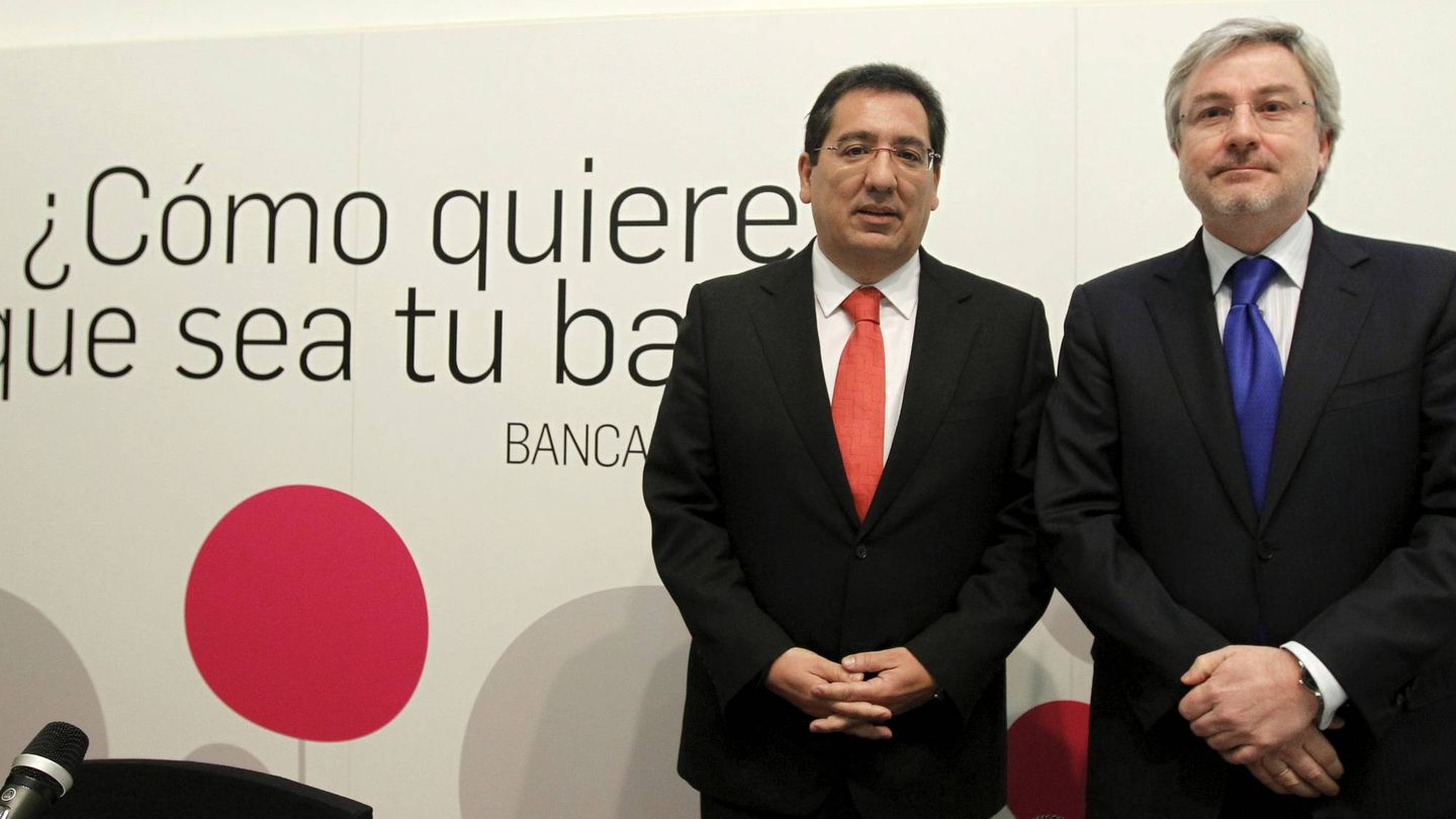 Los copresidentes de Banca Cívica Antonio Pulido y y Enrique Goñi en 2011. (EFE/Ángel Díaz)