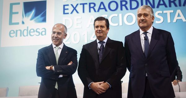 Foto: Fotografía facilitada por Endesa de su presidente, José Bogas (d), junto al vicepresidente, Borja Prado (c), y el consejero delegado de Enel, Francesco Starace. (EFE)