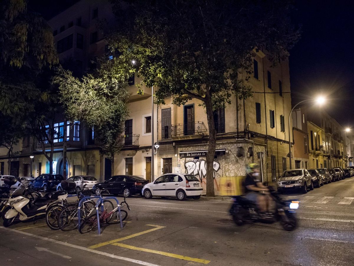 Foto: magen de la calle Archiduque Lluis Salvador de Palma de Mallorca donde desde las 22:00 horas se aplican las nuevas medidas de confinamiento. (EFE)