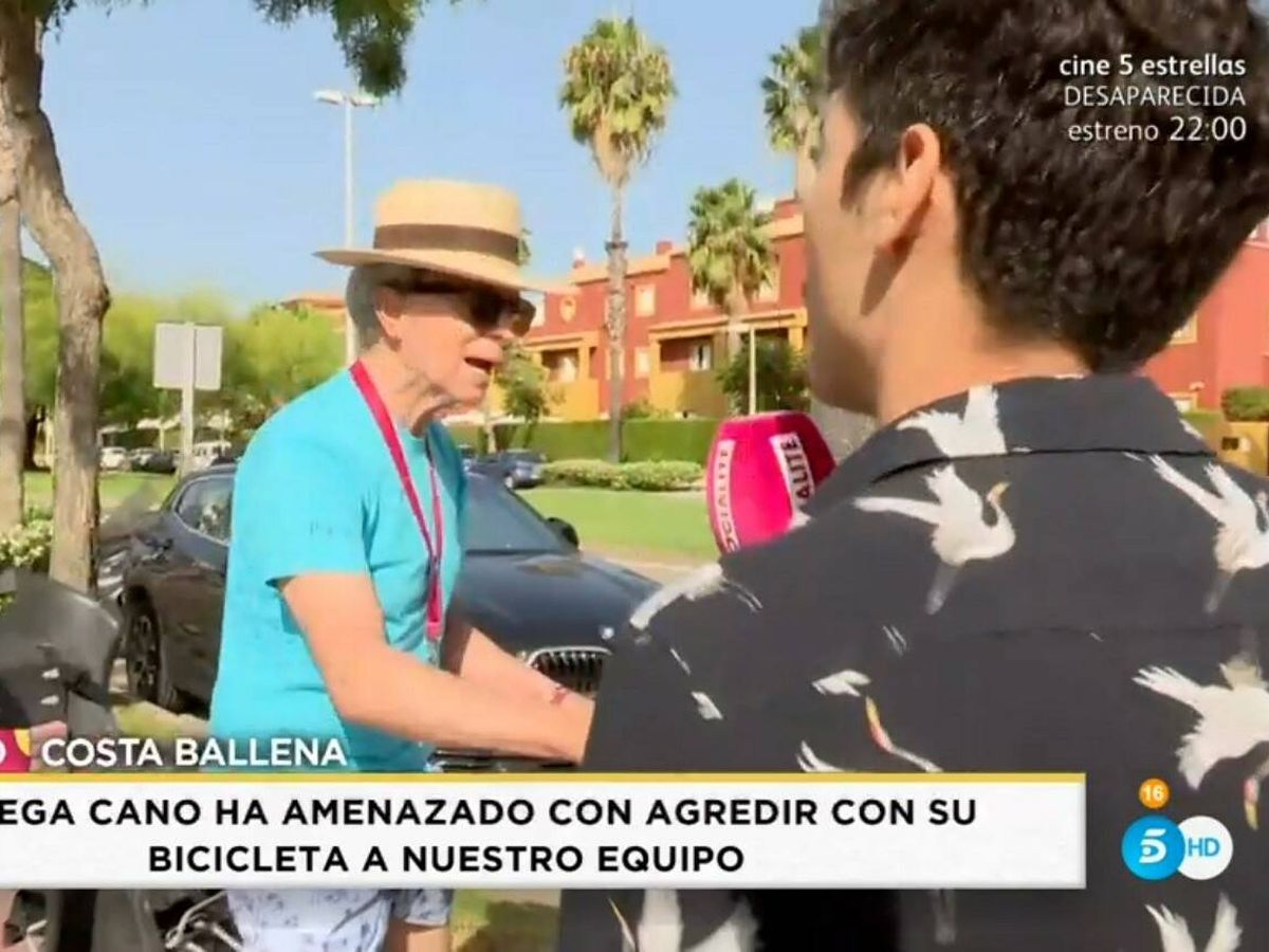 Foto: Ortega Cano se encara con un reportero de 'Socialité'. (Mediaset España)