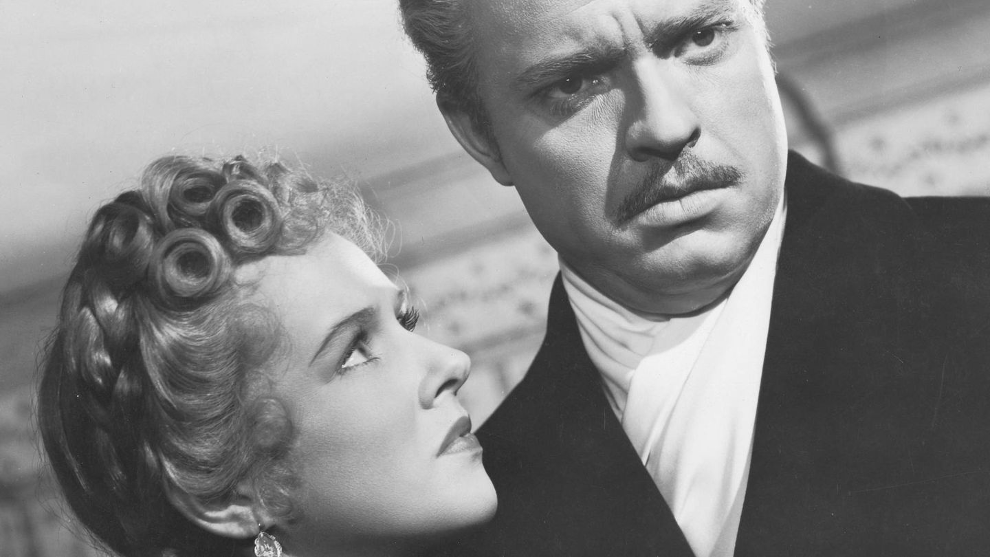 Welles y Dorothy Comingore, en un fotograma de la película. (Cordon Press)