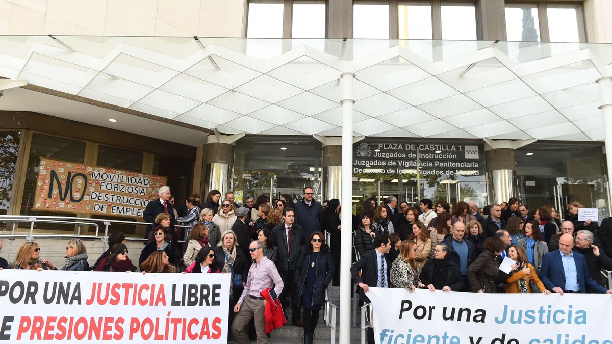 Más de 4.200 jueces y fiscales de toda España cuelgan la toga en la jornada de huelga
