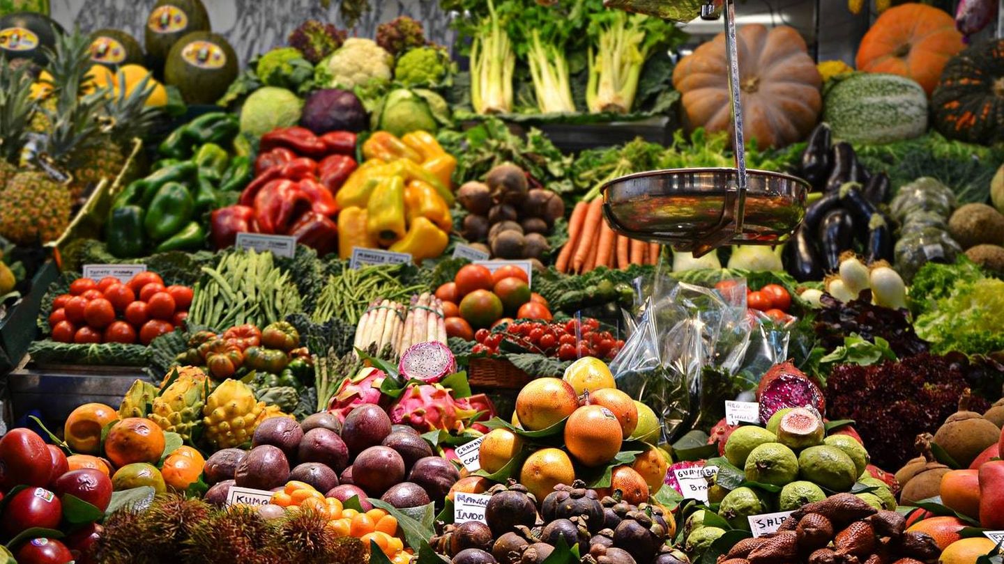 Las frutas y las verduras son esenciales para mantener una dieta equilibrada (Foto: Unsplash)