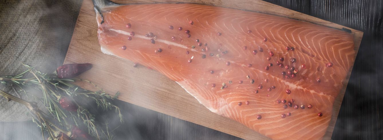 El salmón cocinado al horno, según el método tradicional escandinavo.